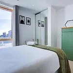 Modern 1-Bed Entire Apartment, London Zone 2