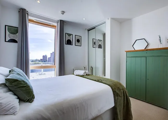 Modern 1-Bed Entire Apartment, London Zone 2
