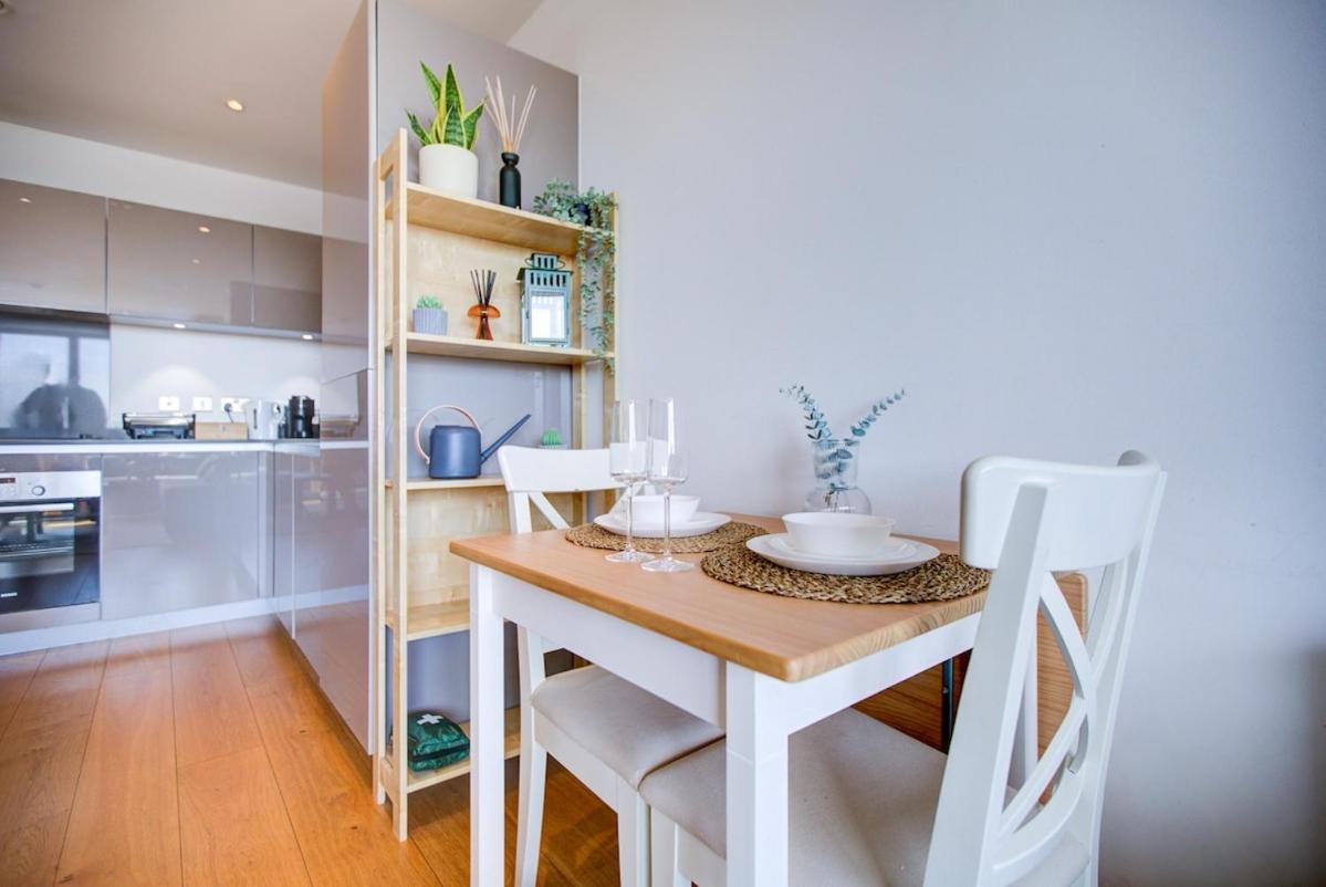 Modern 1-bed Entire Apartment, Zone 2 *