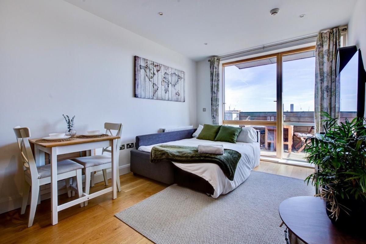Modern 1-bed Entire Apartment, Zone 2 * Londra