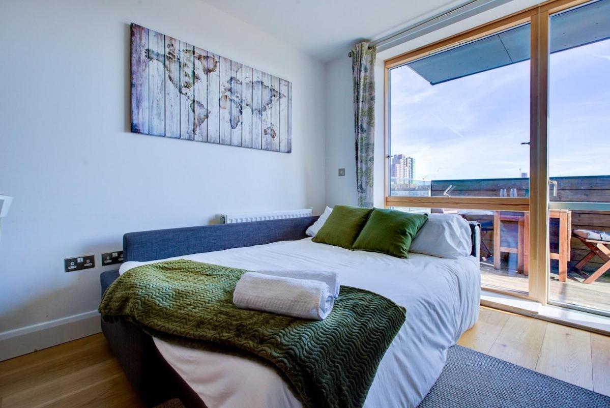Modern 1-bed Entire Apartment, Zone 2 Appartamento Londra